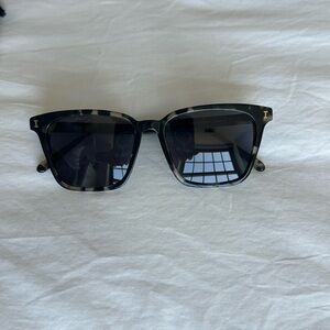 Illesteva Asheville Dalmation sunglasses size 53 16 135